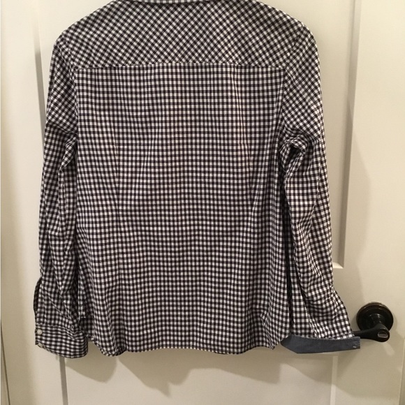 Tommy Hilfiger ladies Medium button down cotton top. - Picture 4 of 6
